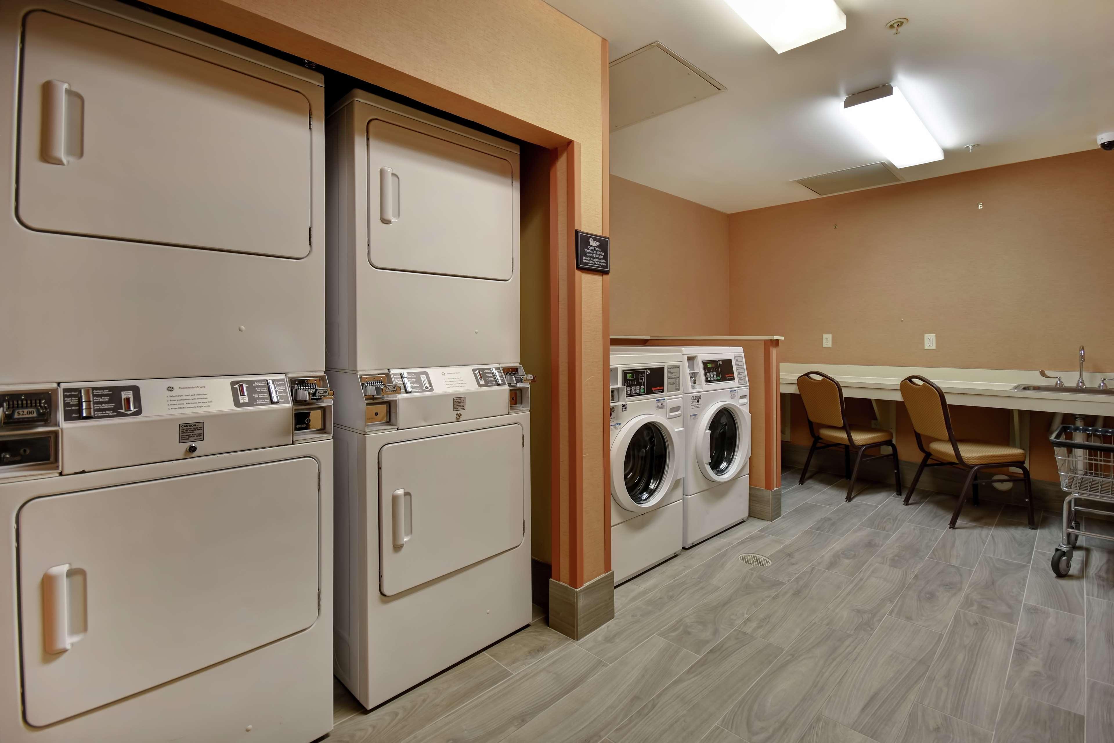 Homewood Suites By Hilton At The Waterfront Wichita Bagian luar foto