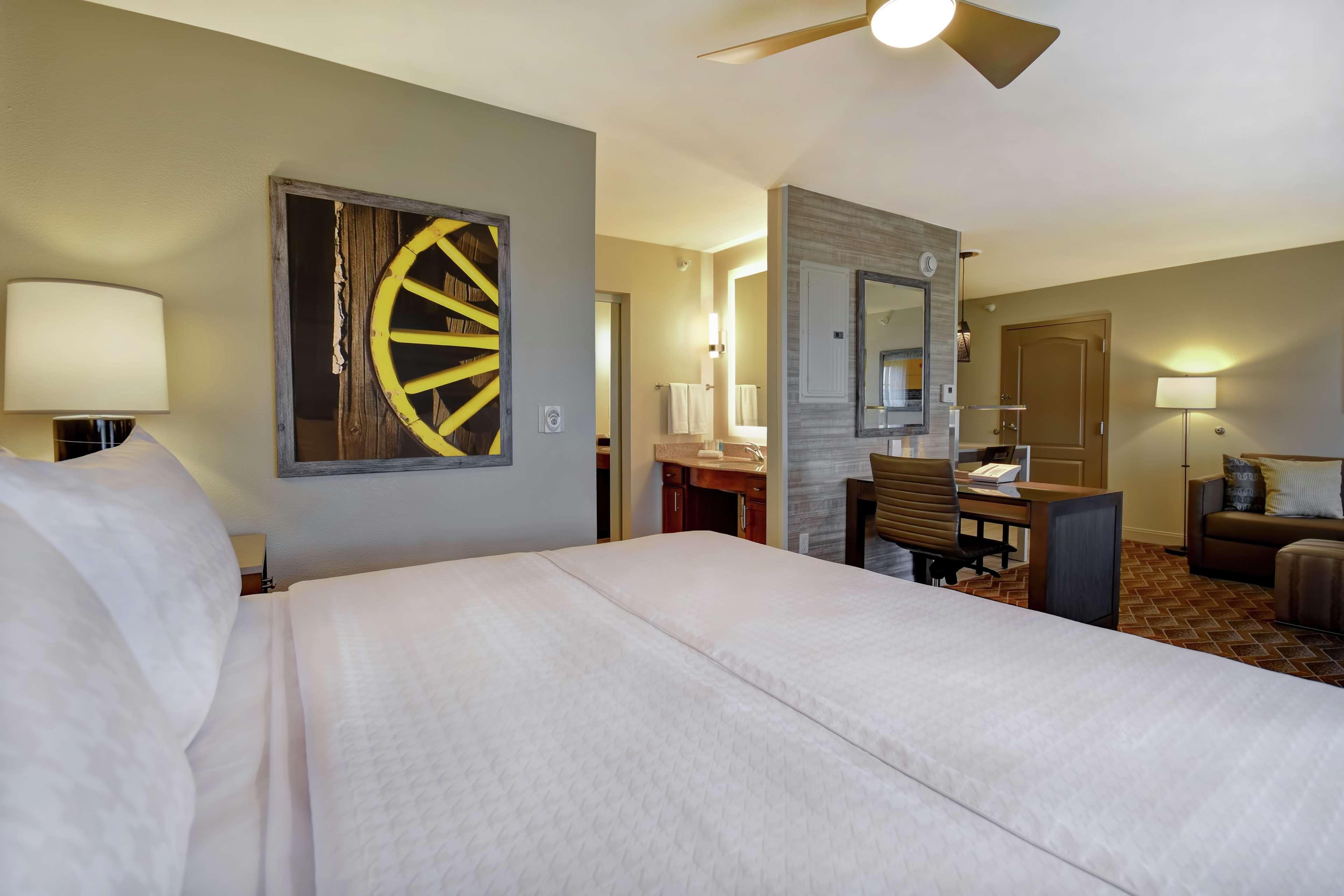 Homewood Suites By Hilton At The Waterfront Wichita Bagian luar foto