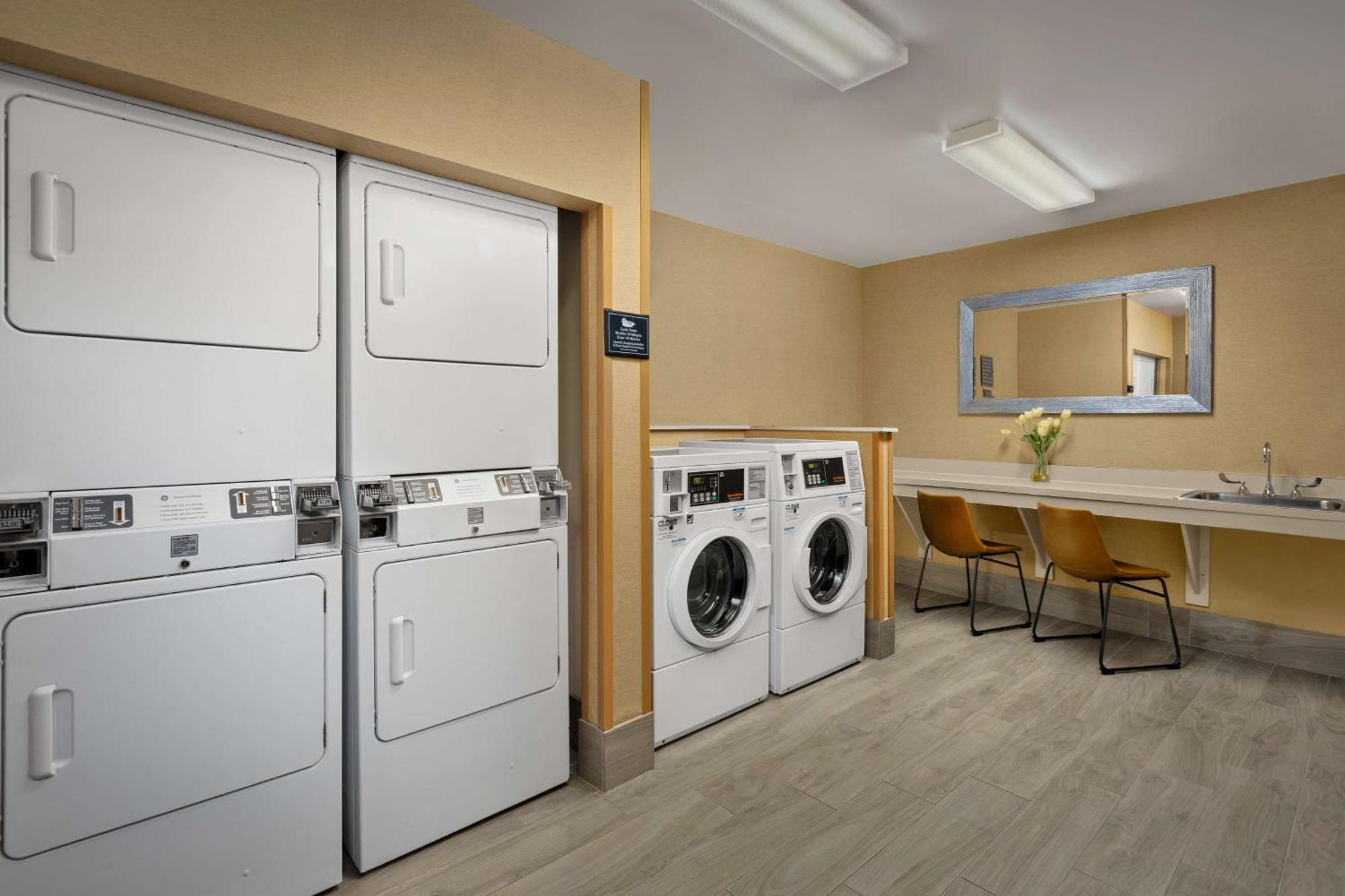 Homewood Suites By Hilton At The Waterfront Wichita Bagian luar foto
